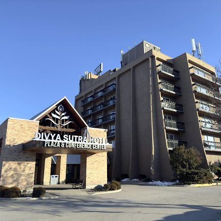 Divya Sutra Plaza And Conference Centre, Vernon, Bc 外观 照片