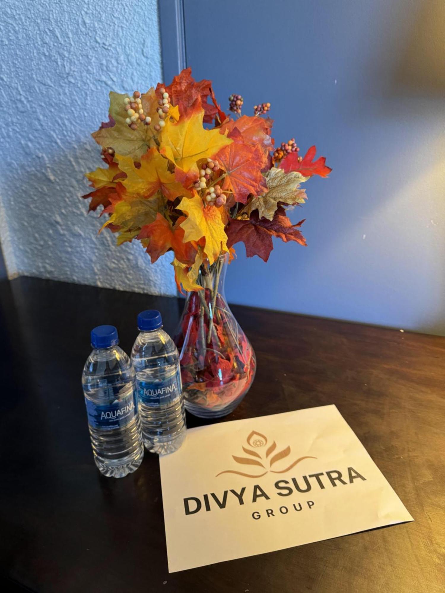 Divya Sutra Plaza And Conference Centre, Vernon, Bc 外观 照片