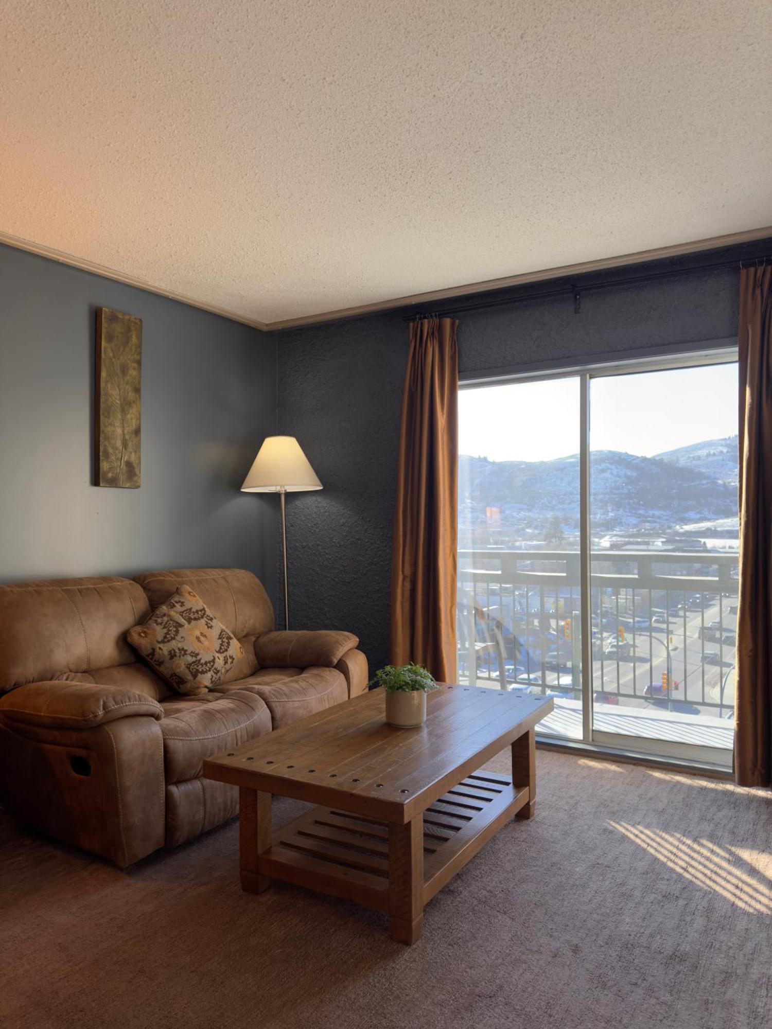 Divya Sutra Plaza And Conference Centre, Vernon, Bc 外观 照片