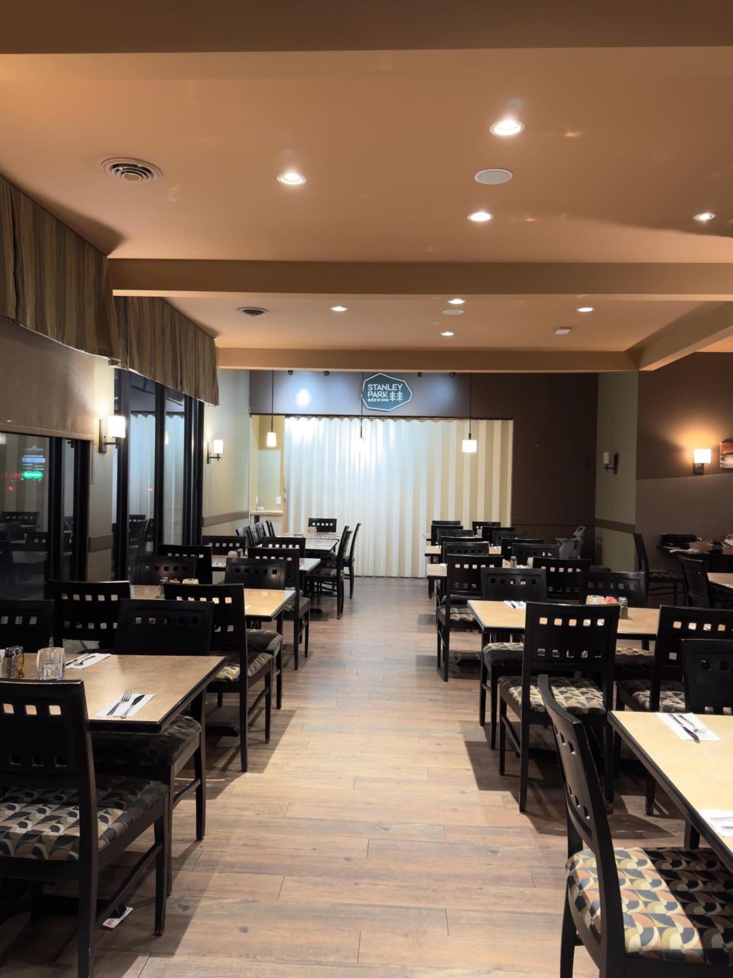 Divya Sutra Plaza And Conference Centre, Vernon, Bc 外观 照片